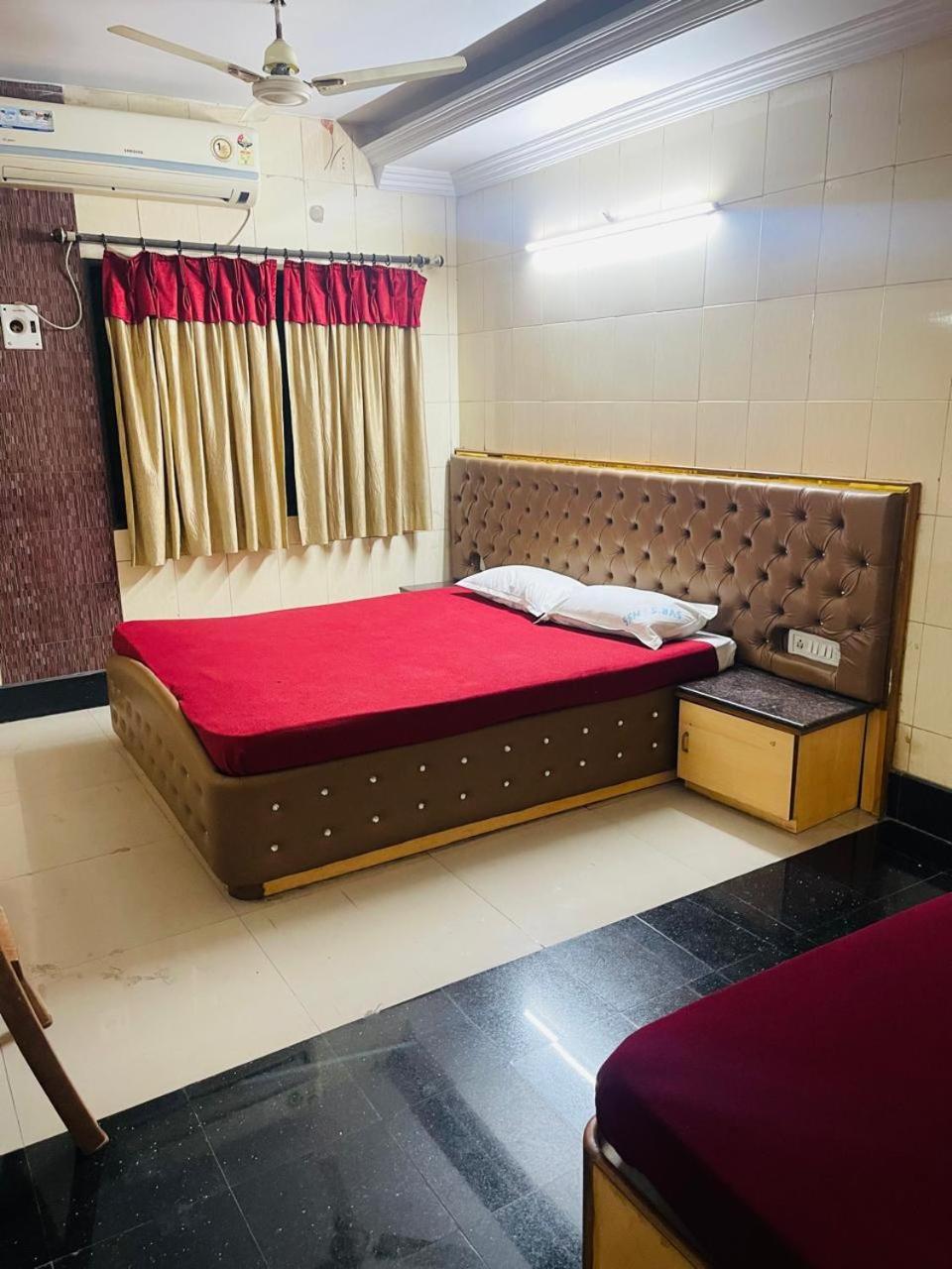 Sai Samrat Hotel Shirdi Exterior photo